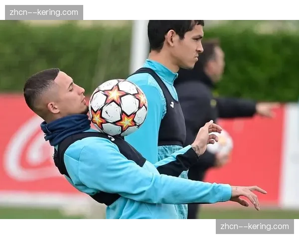 比利亚雷亚尔中场巴埃纳专访：谈在进攻职责与防守回撤间寻找平衡